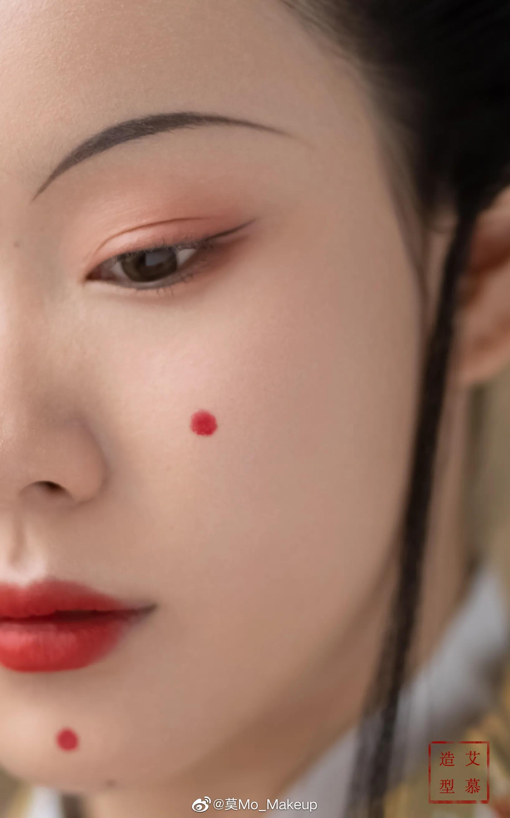 Eye of classic brow eyebrow is filled with if hill is like water,be filled with