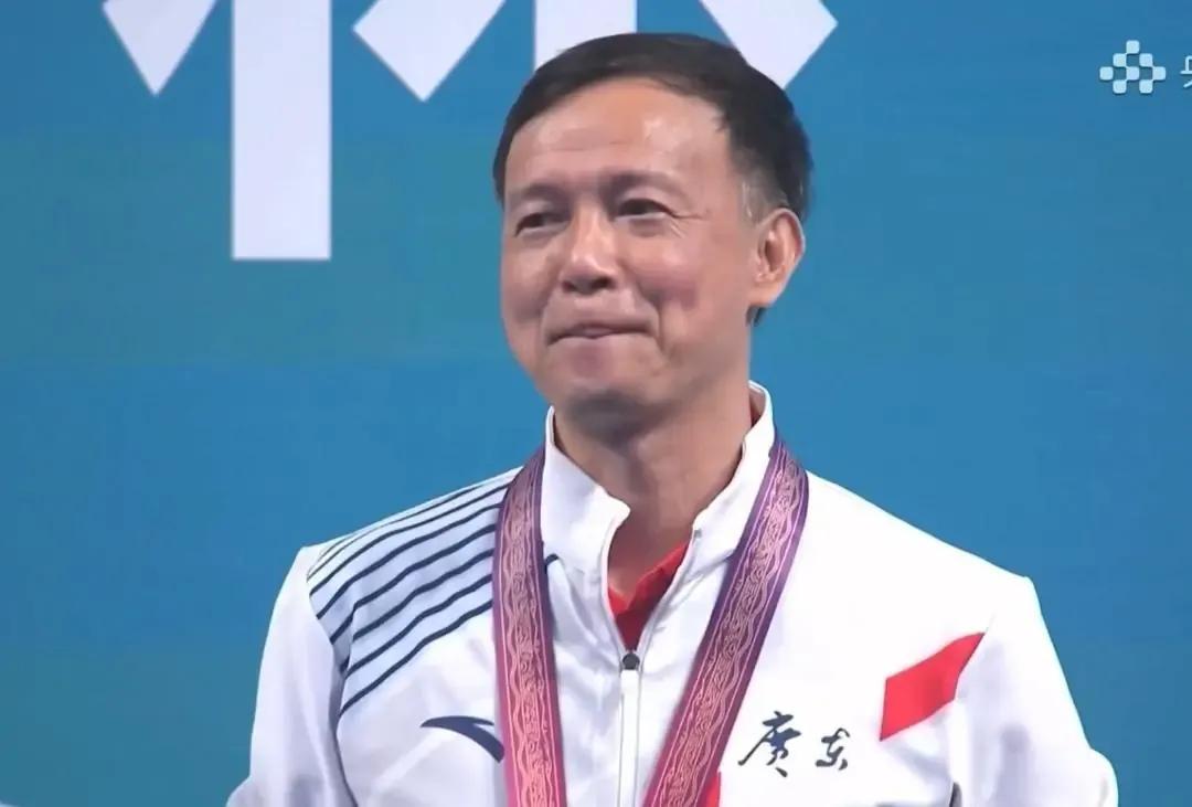 无敌小可爱！全红婵一句话哄堂大笑，何教练低调的回应让人很放心