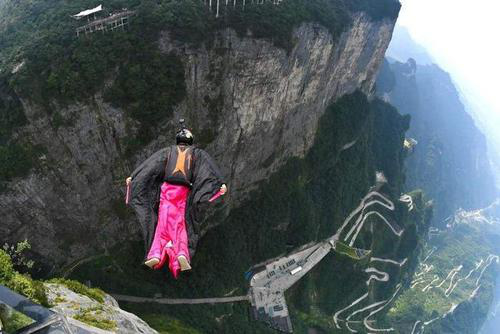 翼装飞行失联女生身亡 张家界天门山景区：降落