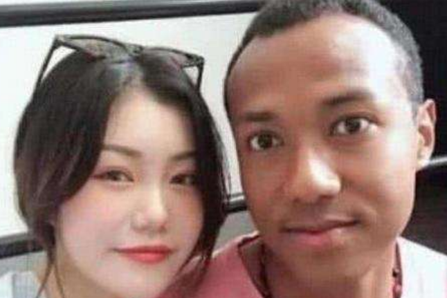 嫁给黑人拳王，3年生2个混血宝宝的中国白富美，
