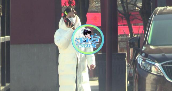 Have double happiness! Du Chun is the United States heart to heart charming wife carries a bag, 