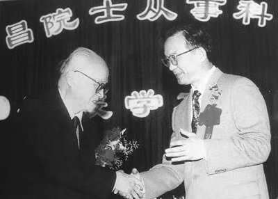 诺贝尔奖算什么？我要给中国造个核武器！