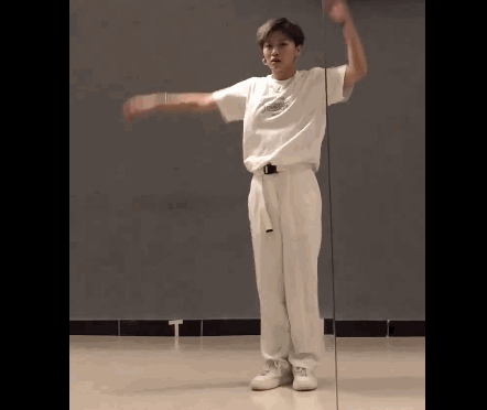 讀者分析 | 風(fēng)格模糊，學(xué)生氣重，怎么穿可以提升時(shí)髦感？
