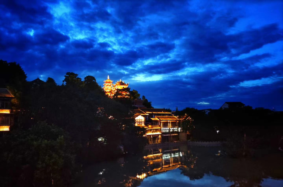 重庆旅游攻略：被商业化的磁器口，傍晚比白天玩得还舒适？