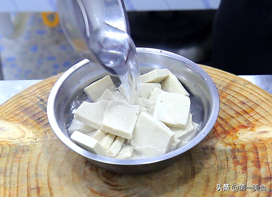 图片[2]-千张豆腐怎样做才好吃 厨师长分享这个技巧 豆腐鲜嫩又劲道-起舞食谱网