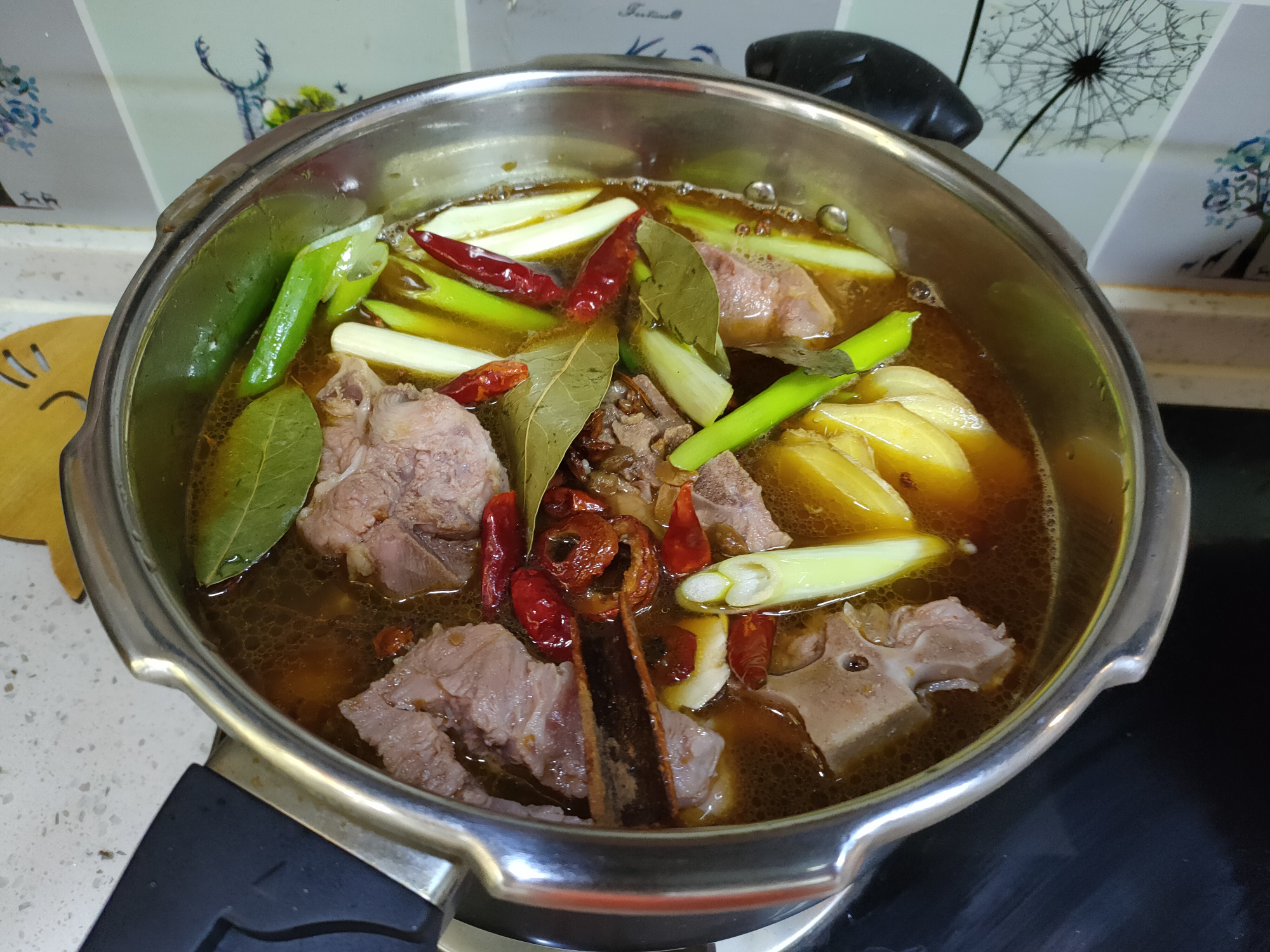 买排骨时，聪明人专挑这两个部位，肉多骨少，一斤才10元左右