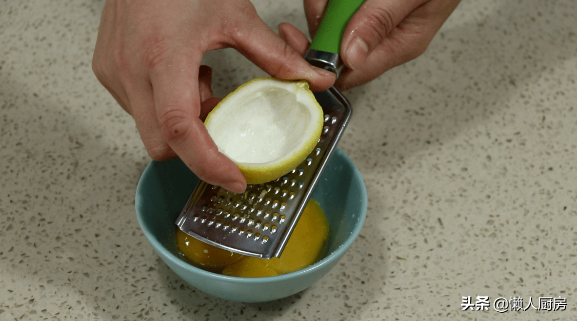 柠檬别再泡茶了，教你一个新吃法！老人小孩 都爱吃，外面买不到