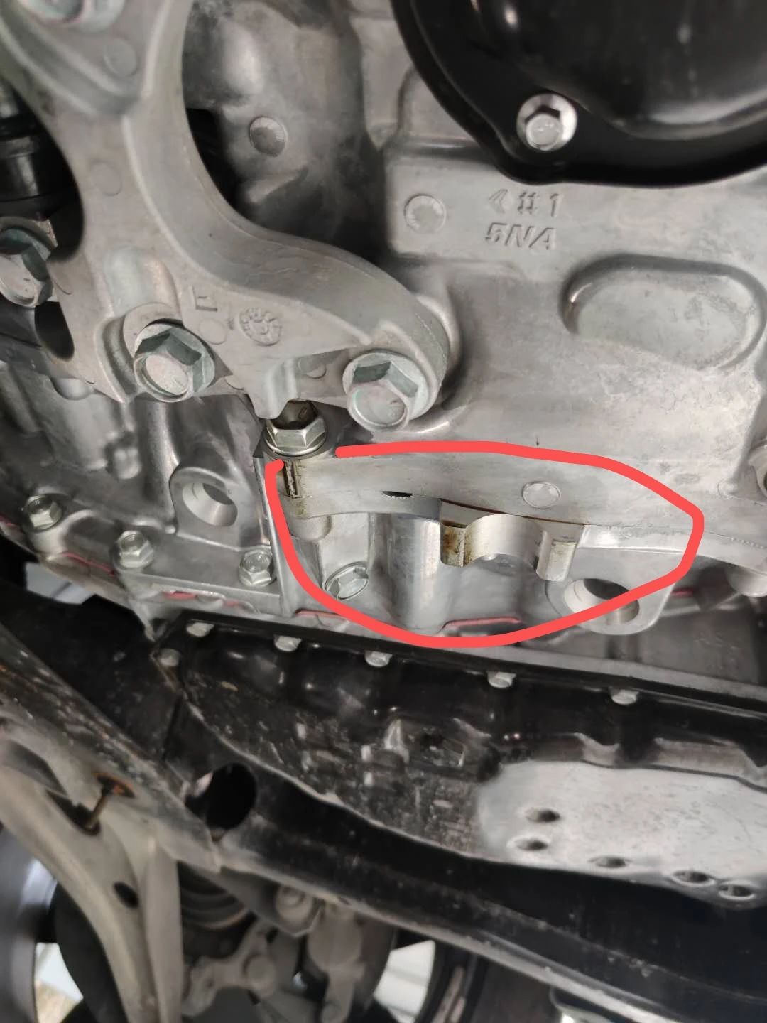 44万的英菲尼迪被指发动机多次漏油，车主要求退车遭拒