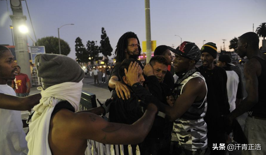 以暴制暴的眼镜亚洲男，1992洛杉矶暴动之后，美