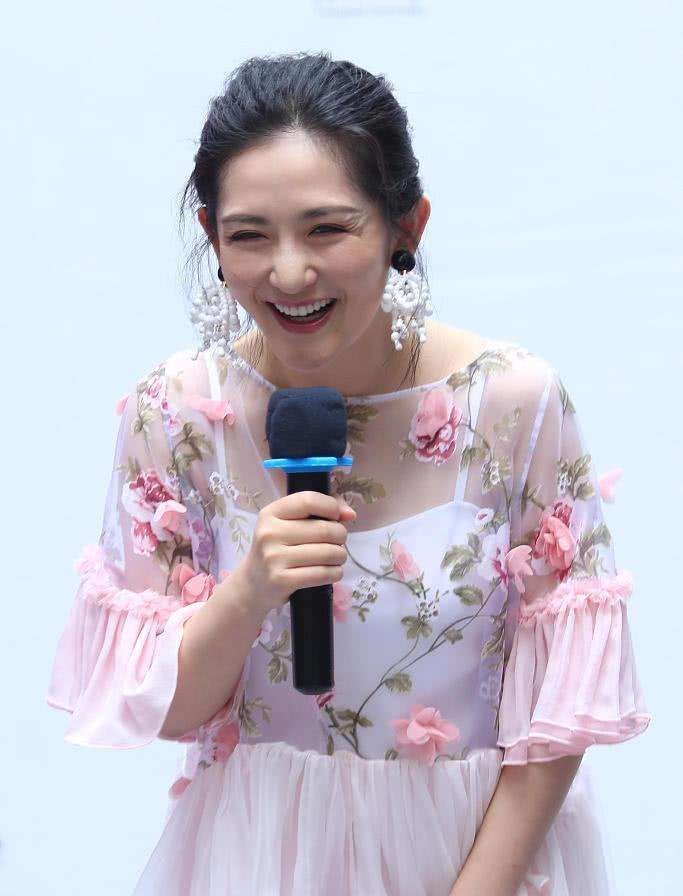 《歌手》难扛大旗？谢娜搭档沈腾亮相新综艺，成了芒果收视救星
