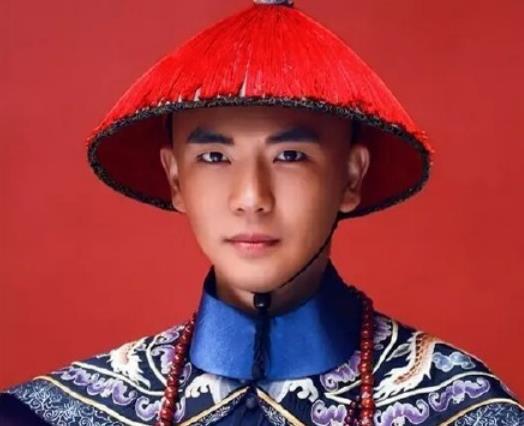 张晓龙出息了！在小区门口扇张佳宁一个耳光，