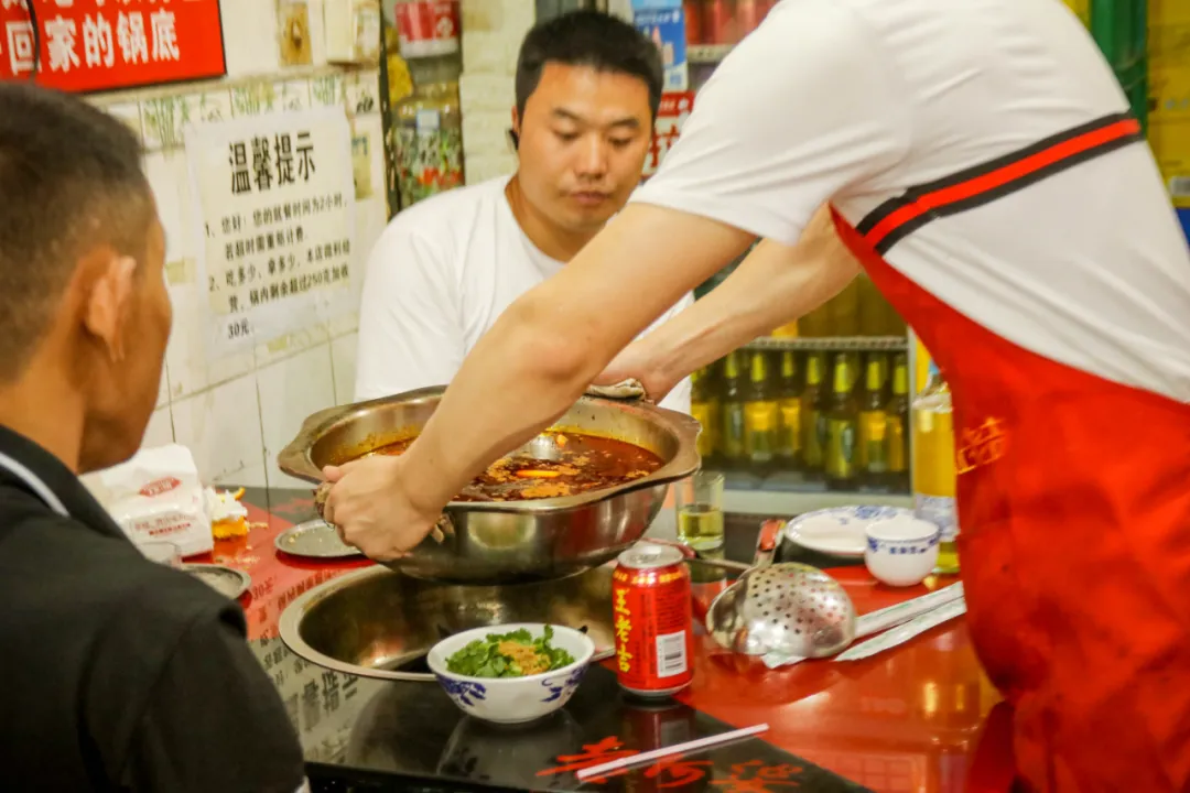 老成都人都认证的美食！麻辣烫、冷锅鱼让你一次尝个够