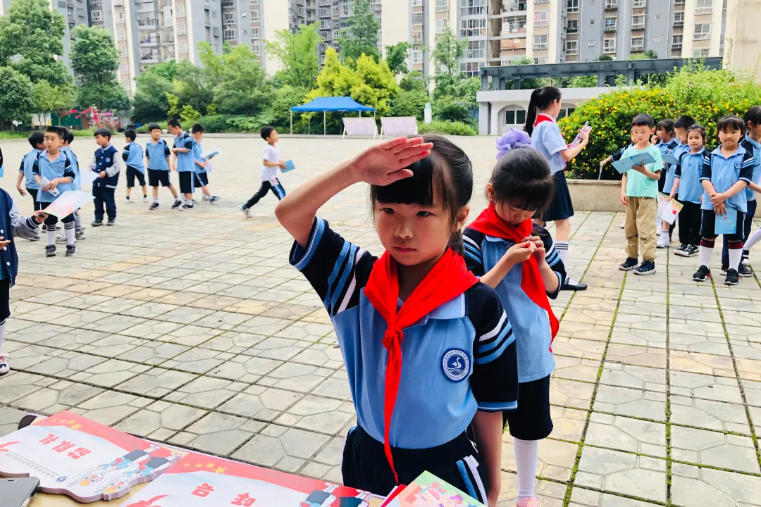 双流区协和实验小学开展「你好,红领巾」入队争章闯关活动