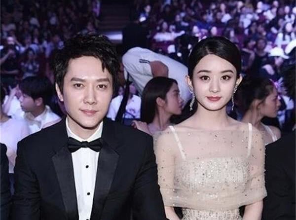 赵丽颖探班冯绍峰散步被偶遇，小两口牵手逛街