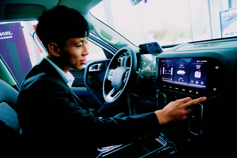 新车“哈弗大狗”震撼来袭，媒体采访团进店打卡