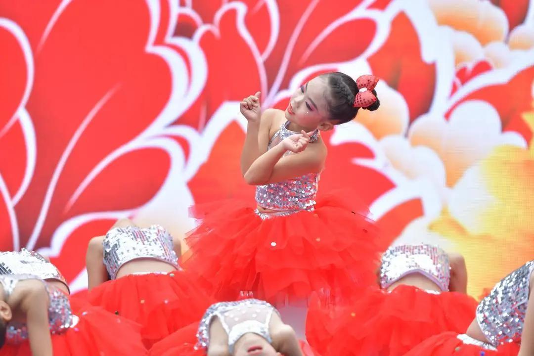 贺丨成都天府新区合江小学在四川省排舞比赛合小精灵喜获佳绩