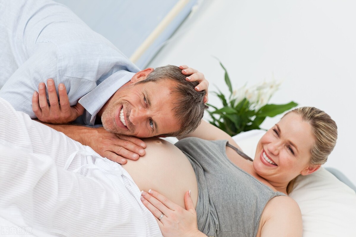 “男胎动早，女胎动晚”？NO！孕期不同的胎动，会发出不同的信号
