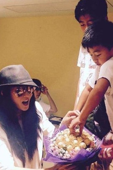 张柏芝三儿子完美遗传妈好颜值，不输两个哥哥