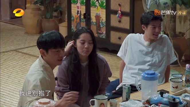 《向往的生活》欧阳娜娜崩溃痛哭，张子枫缩在