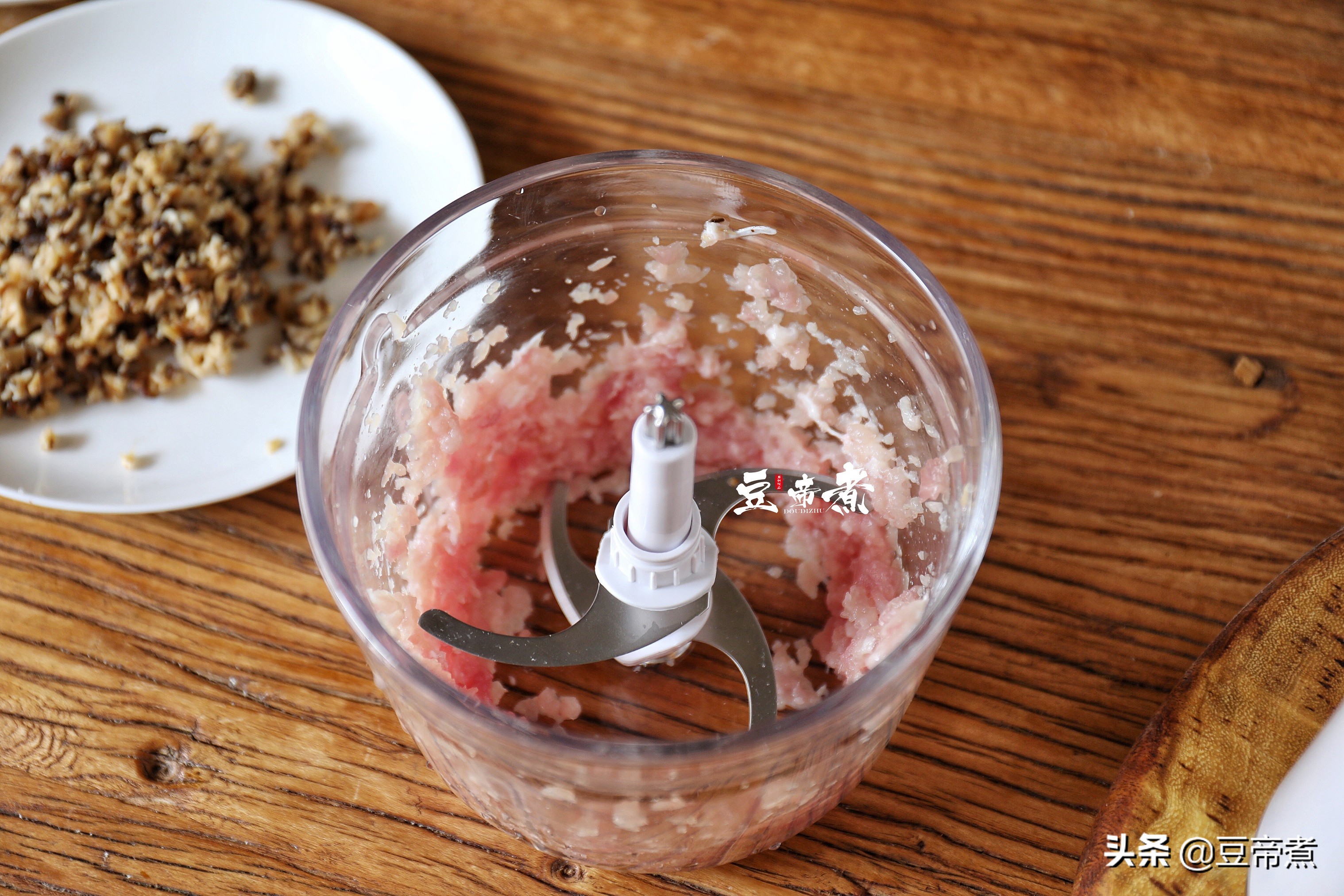 豆腐这样做，一匙就能下碗饭，味道香口感好，就算连吃三天也不腻