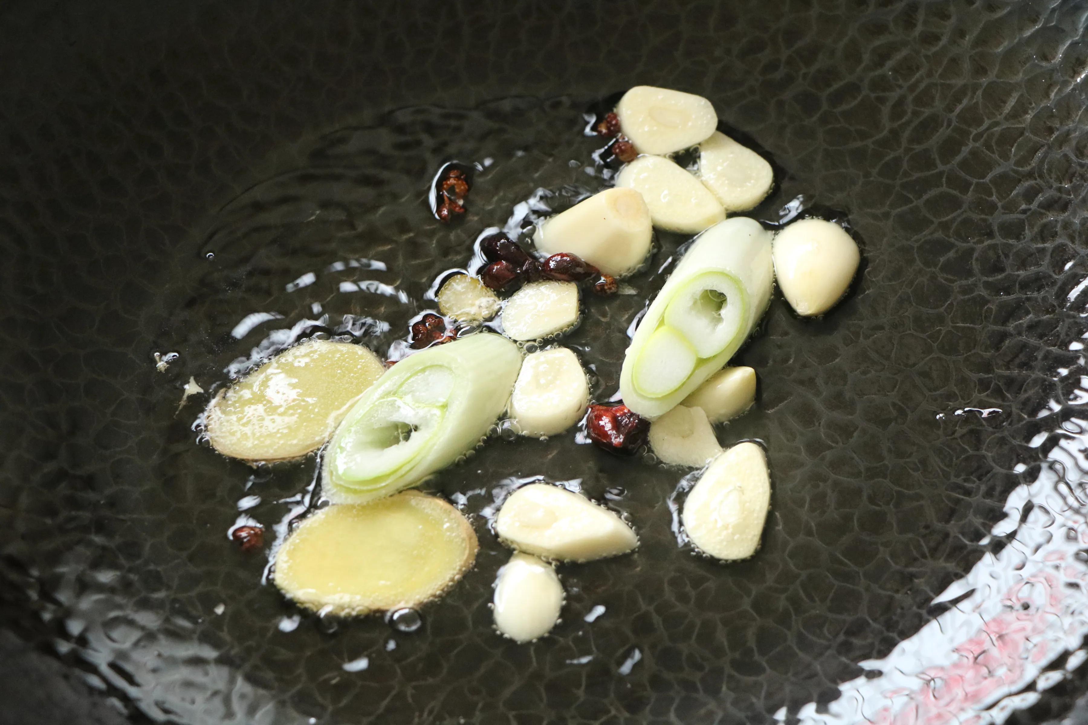 夏天到了，孩子沒胃口，燉上這樣一鍋菜，開胃又下飯，太好吃了