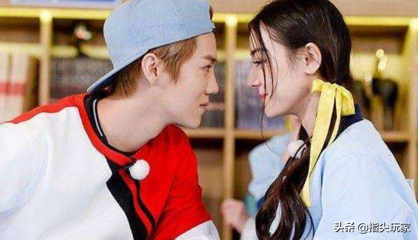 ​有种“安全距离”叫迪丽热巴合照，和谁都保