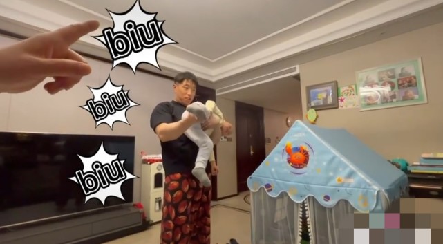 郭德纲爱徒晒娃，意外暴露雄厚财力？客厅放帐