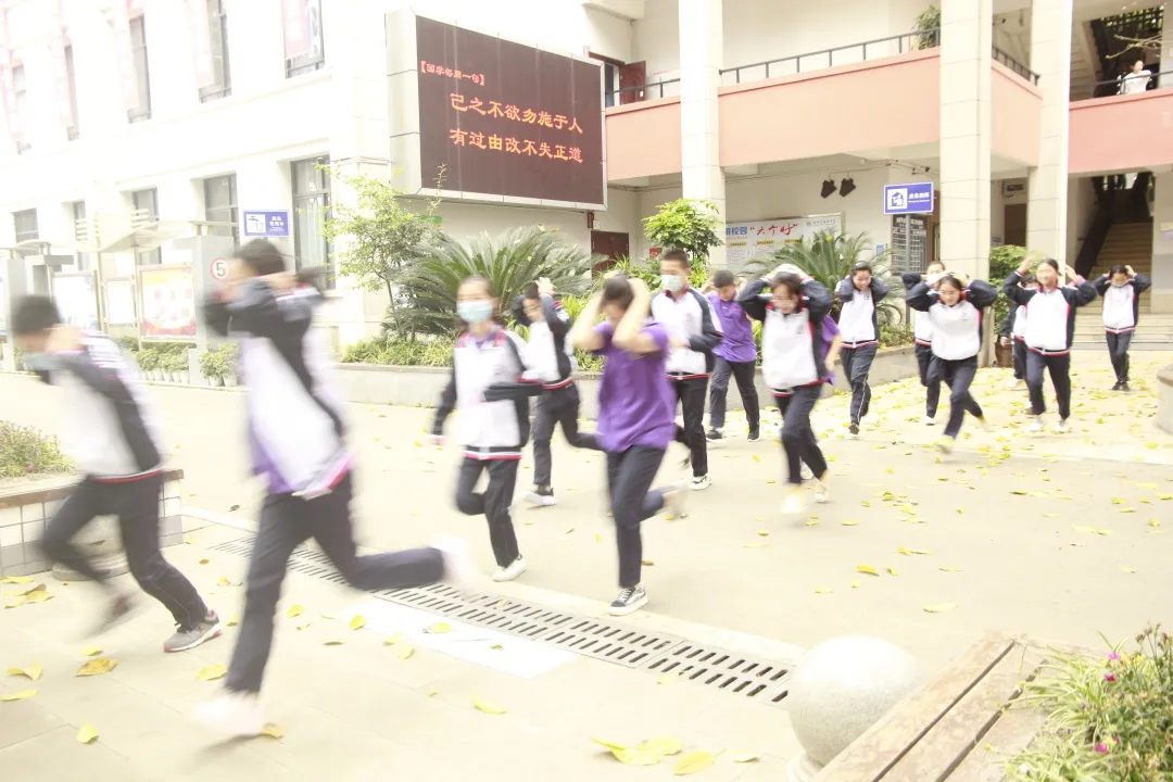 成都市金花中学地震应急疏散演练