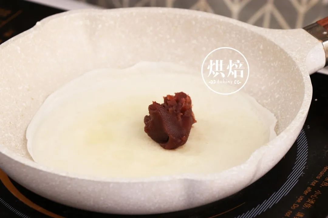 不蒸不烤 糯米糊一煎一包 三分钟一块 撒黄豆粉 香糯绵软 巨好吃