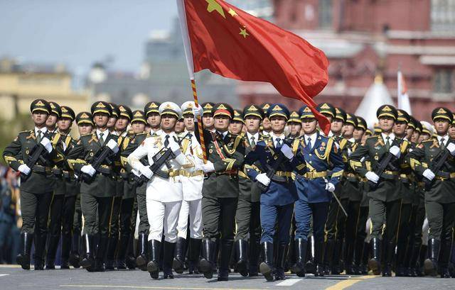 今天，向中国军人致敬！不让英雄流血又流泪
