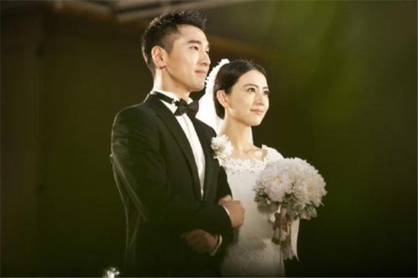 女神高圆圆生图曝光，披发回眸太惊艳，网友却一直cue秦霄贤