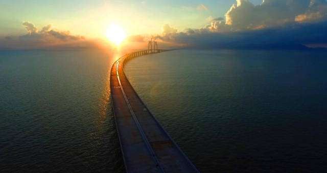 靠这座大桥每天进账300万，他做出承诺：收回成