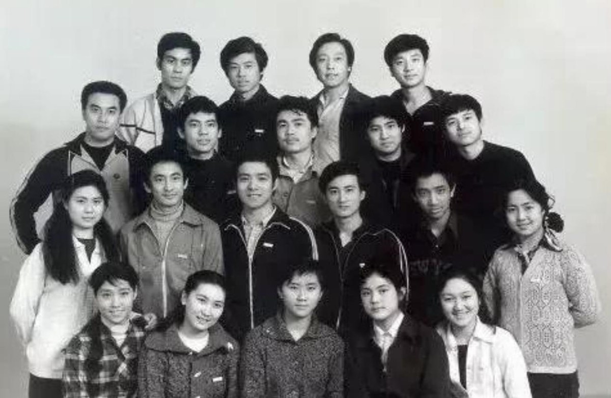 “赵政委”何政军：娶初恋，妻子为他退出娱乐圈，结婚29年无绯闻
