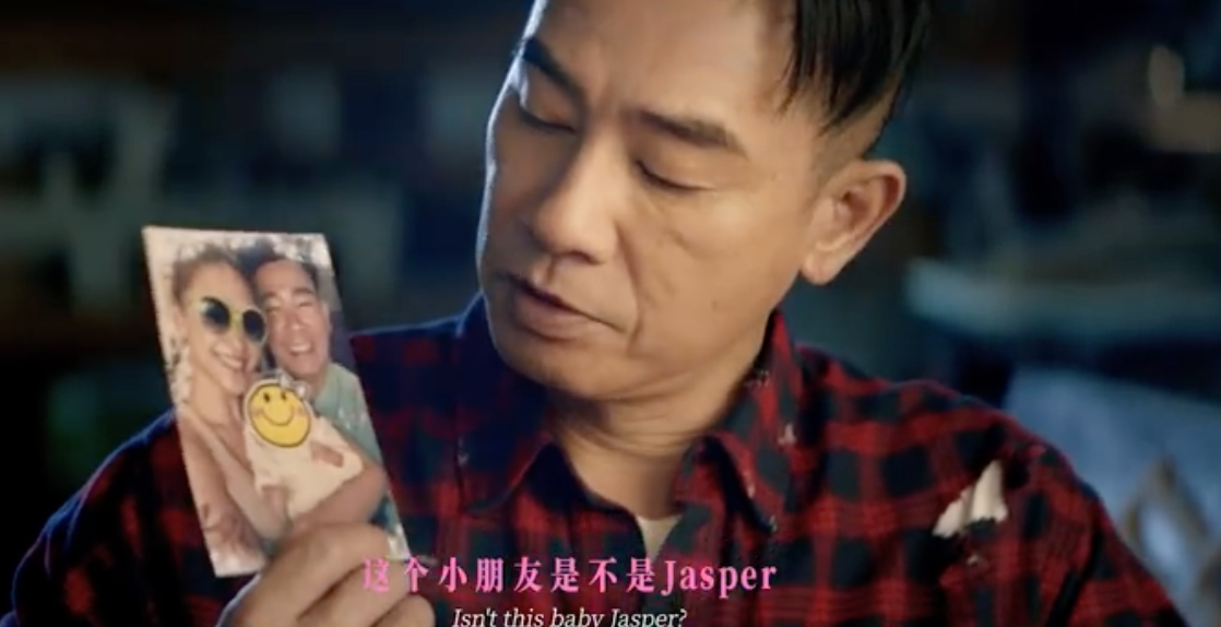 陈小春忘记婚纱照还认错儿子，应采儿皱眉苦笑，网友：要跪搓衣板