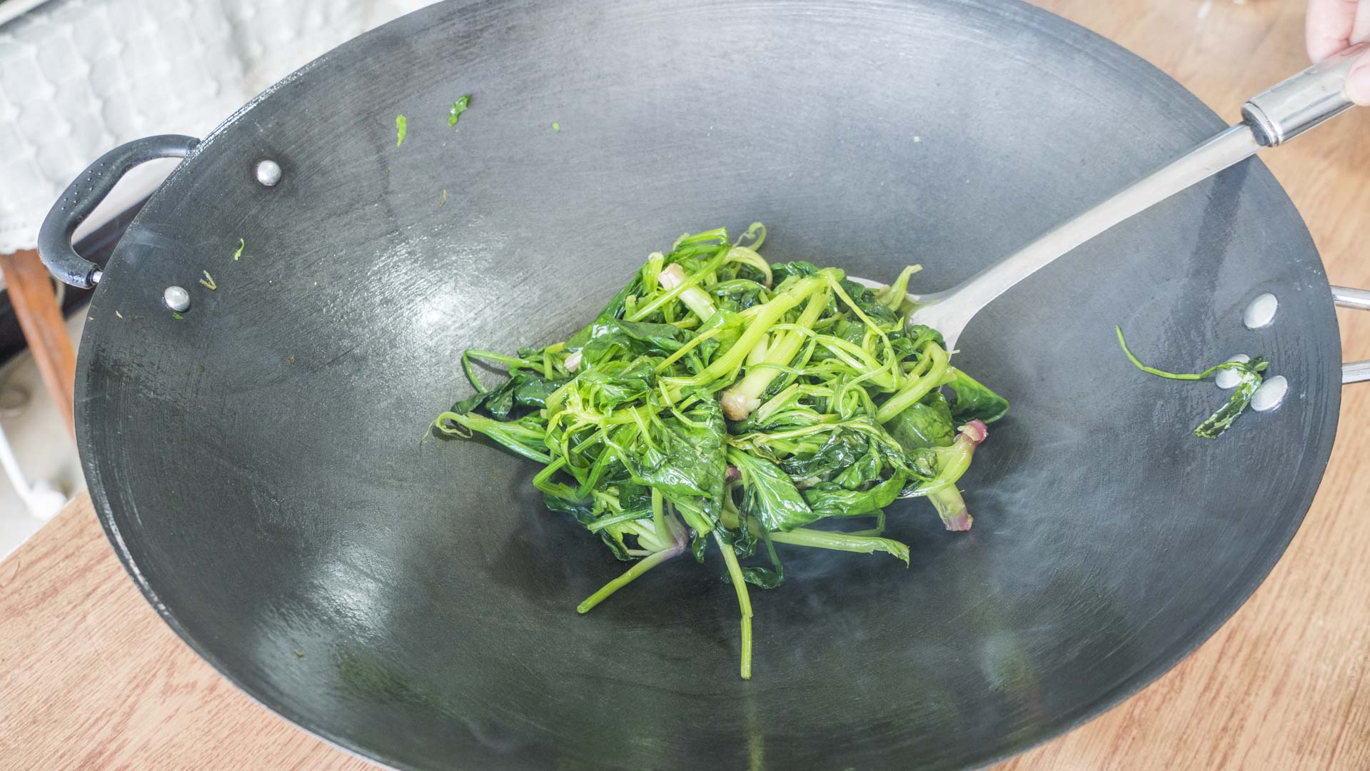 新鐵鍋千萬別直接用，教你正確的開鍋方法，不粘鍋不生鏽，特實用