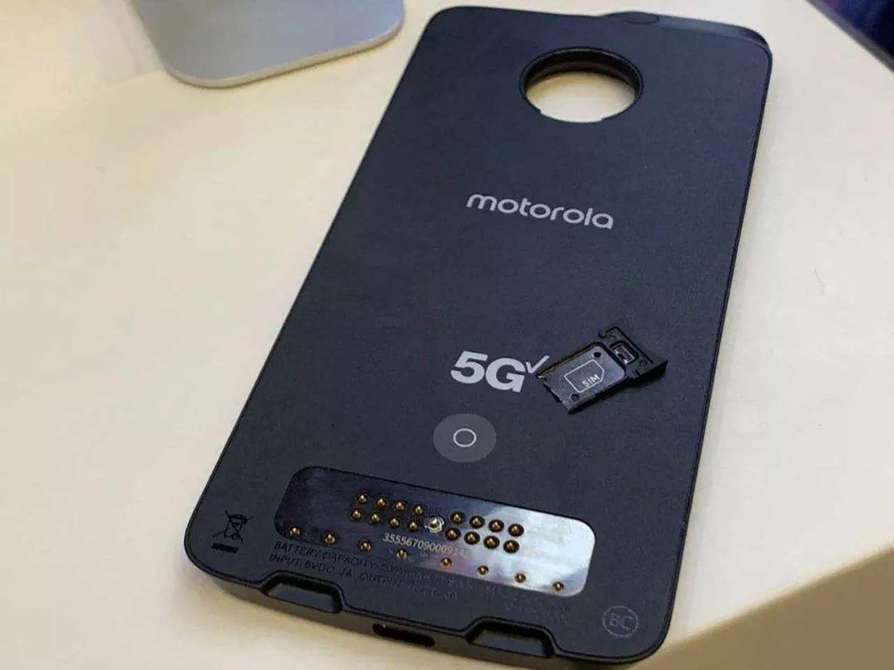 两款新机蓄势待发，Motorola Edge Lite曝光，价格合理且有趣