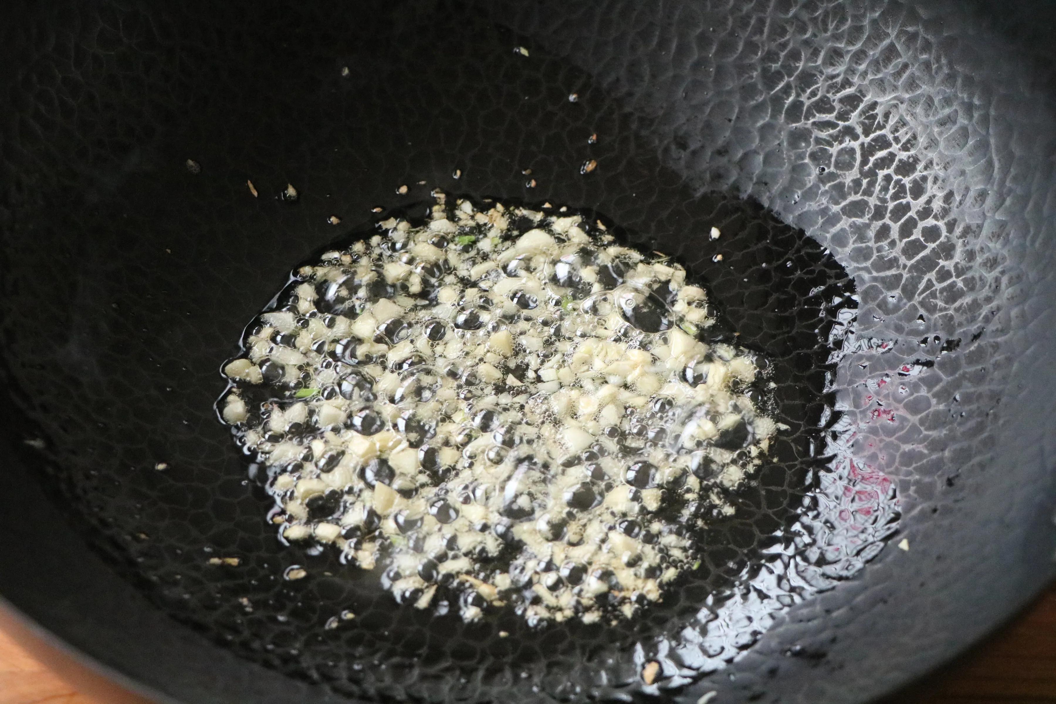 自從學會茄子這個做法，茄子再也不要過油了，一碗醬汁又香又下飯