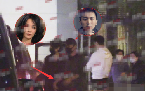 Humble of king of Xie Ting sharp edge pulls a hand to return abode together, zhang Baizhi busy job does not forget to accompany a son, parental difference is big