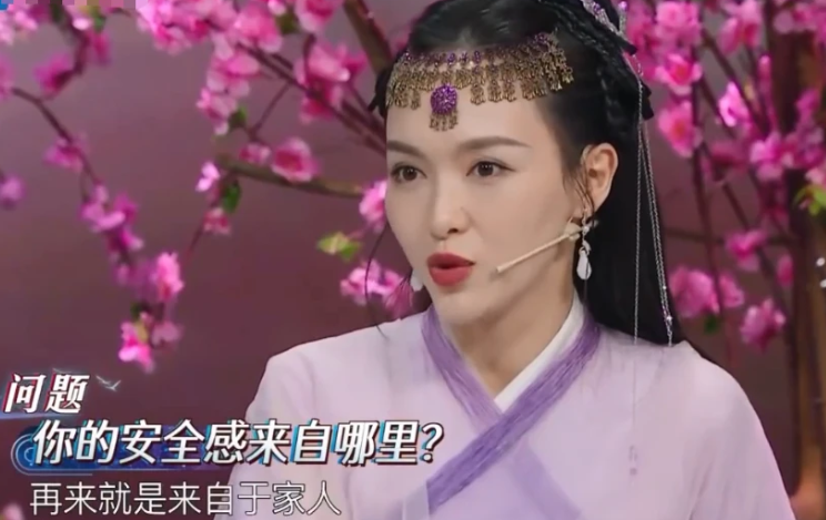 唐嫣罗|画面超甜!唐嫣罗晋牵手下班当真是恩爱“虐狗”两不误