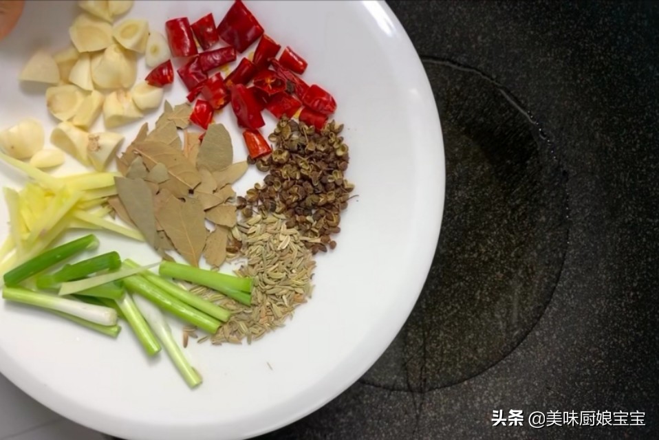 Sharing the recipes of spicy crabs, the spicy crabs made in this way, my husband drools when he smells them