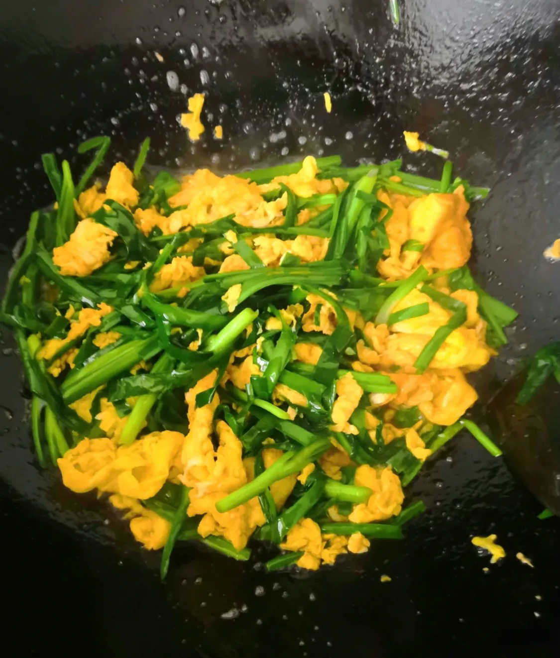 简单家常菜:韭菜炒鸡蛋 美食做法 第5张 简单家常菜:韭菜炒鸡蛋 美食做法 第5张