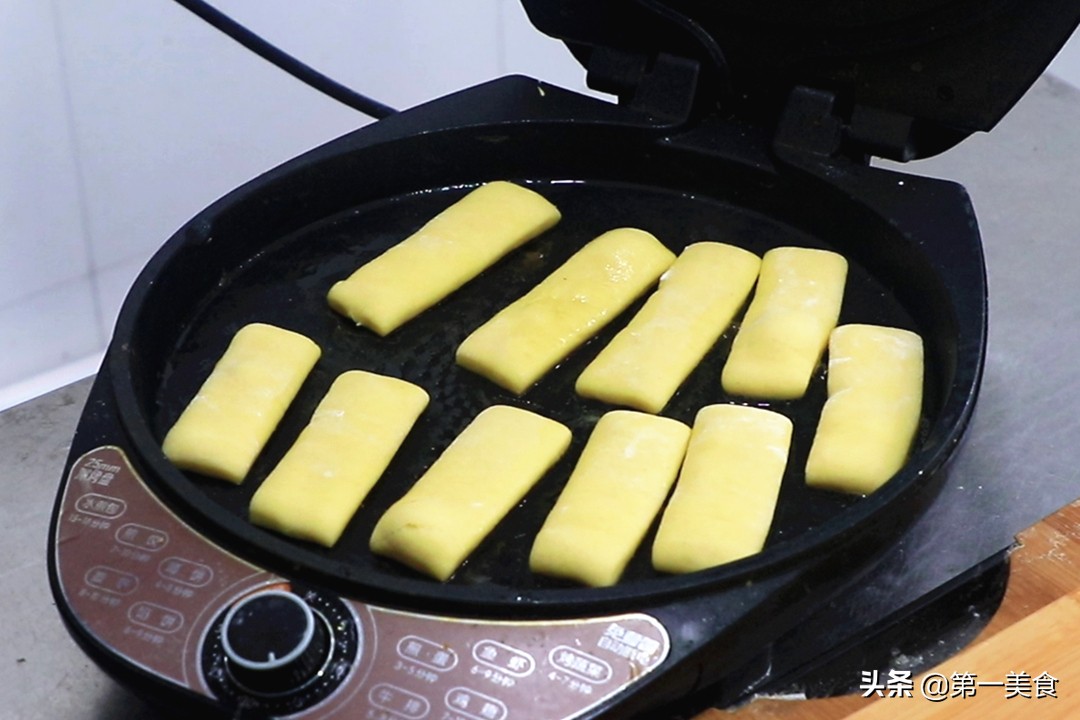 There are many benefits of eating whole grains!  Cornmeal is made like this, crispy on the outside and soft on the inside, which is delicious and healthier than steamed buns