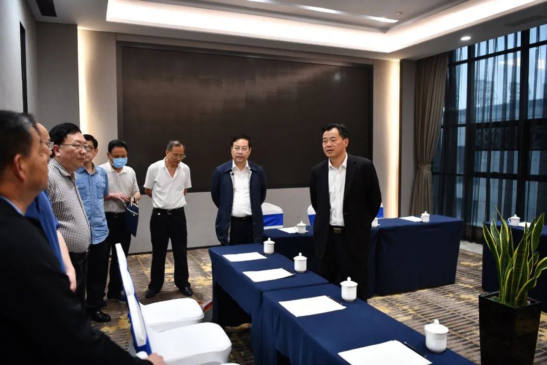 石希欣检查市五届人大六次会议筹备情况