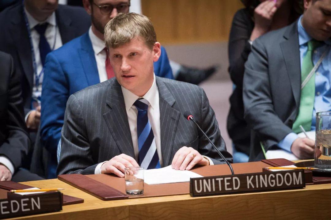 英国也来凑热闹，限制中国4名官员