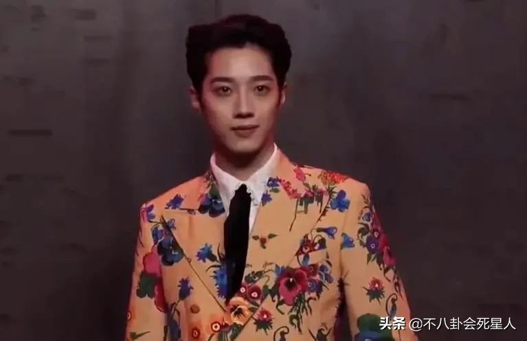 时尚大秀：吉娜神似郭碧婷，鹿晗瘦得头大身子小，倪妮肉色上衣