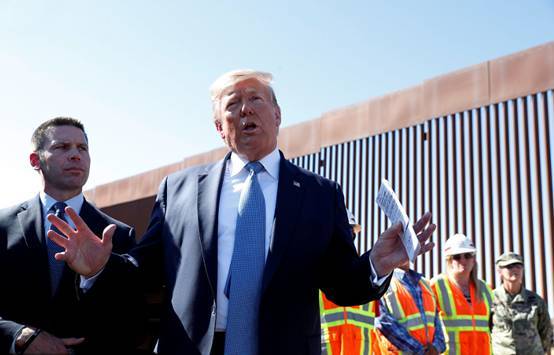 混亂升級！ 特朗普走訪美墨邊境，美國這是有“2位總統”在執政？