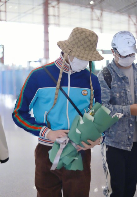 Wu Lei airport is sent bamboo shoot by vermicelli made from bean starch, subliminal practice encircles person good impression, it is detail sees character really