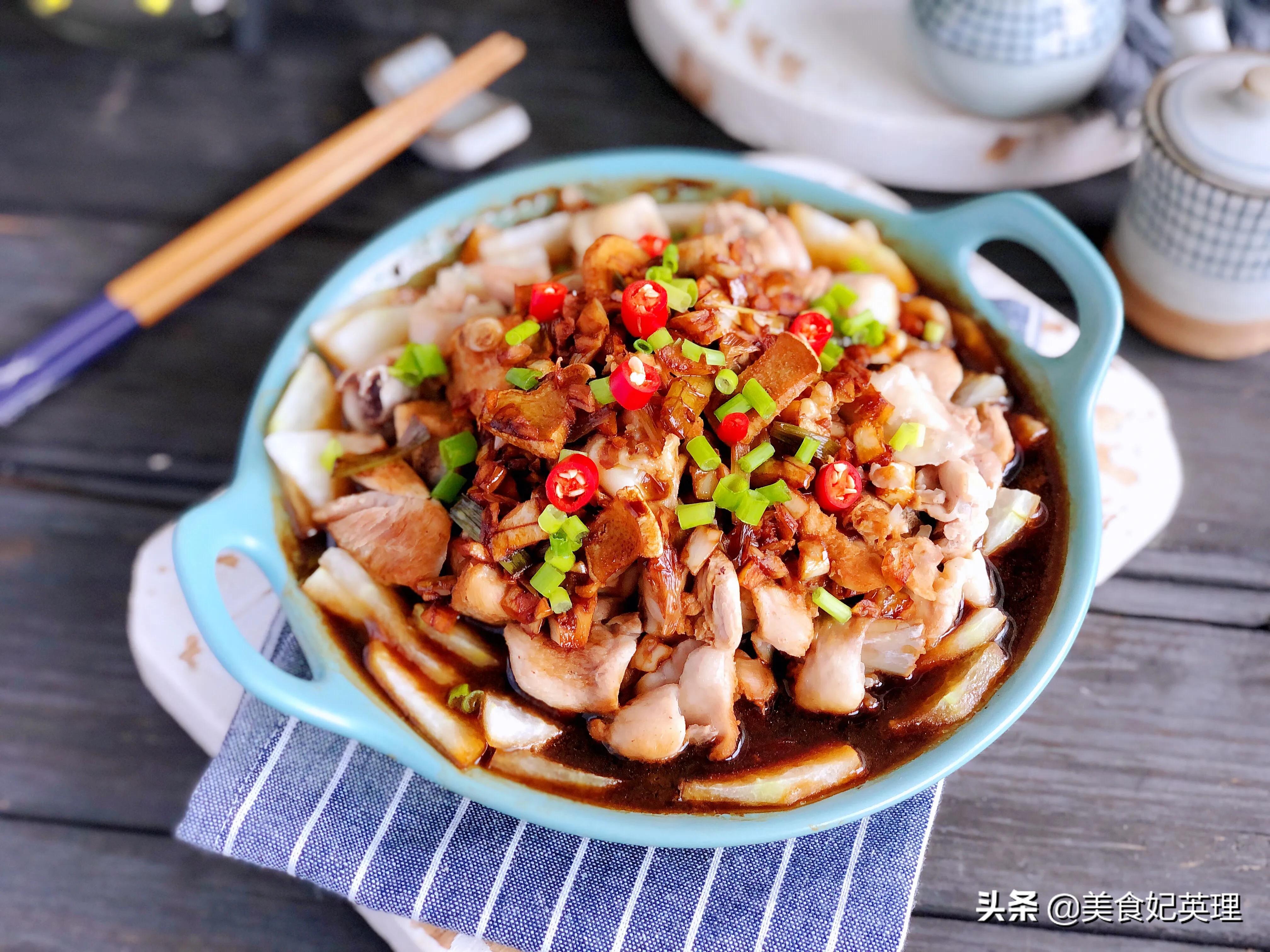 鸡腿这样做嫩滑入味儿，不放一滴油超简单，有肉有菜5分钟就上桌