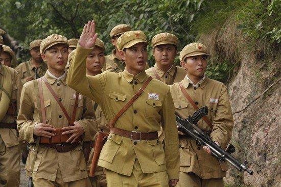 眼看阵地要丢，团长急得直跺脚，危急时刻这个