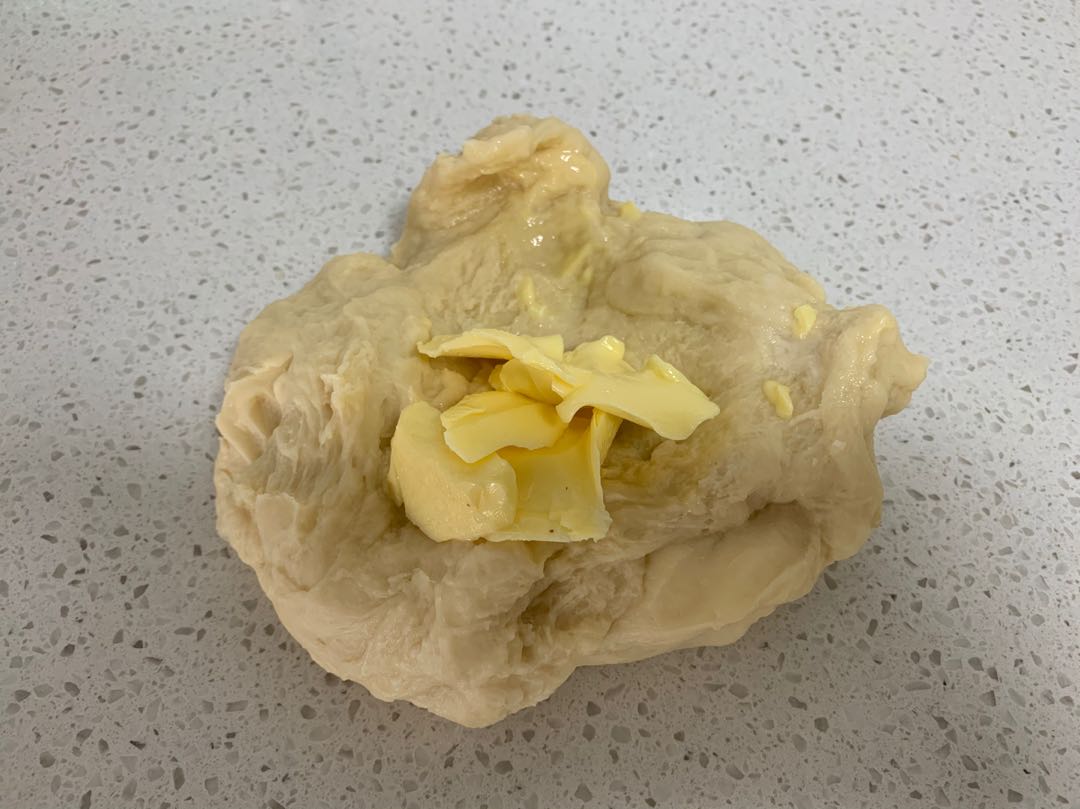 Since I learned this recipe of bread, I have never been in a cake shop again. The milk is rich and it is soft after 3 days.